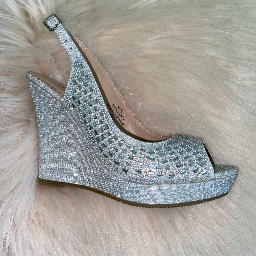 L Lorraine Wedges